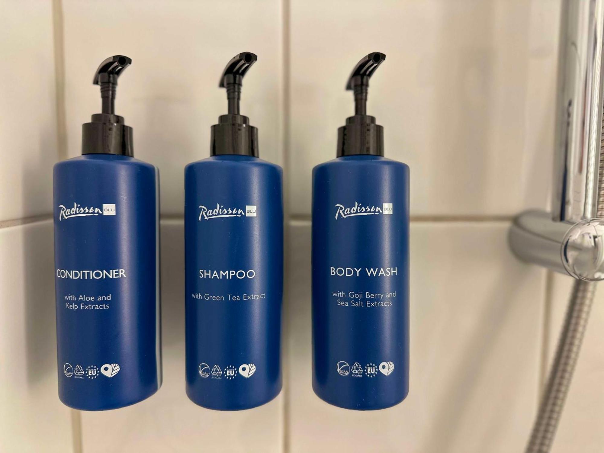 Radisson Blu Resort, Отель